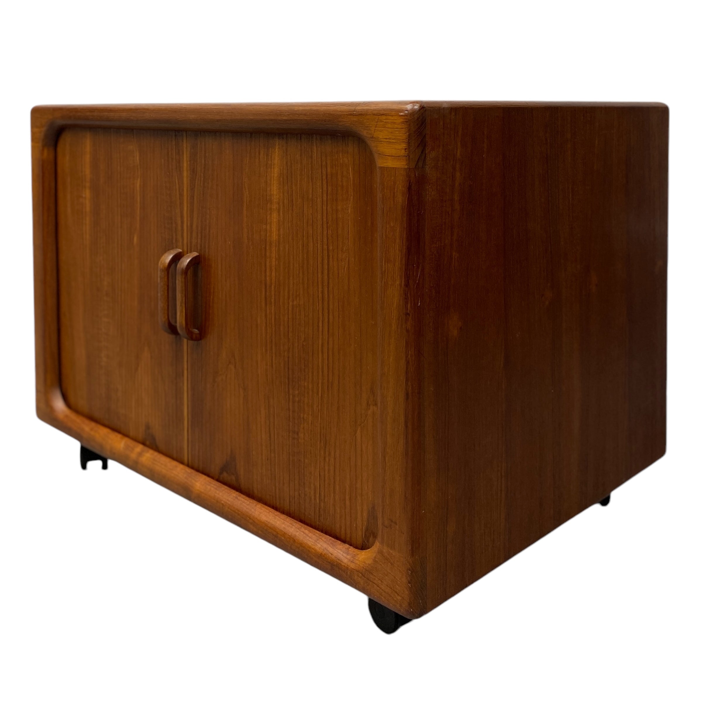 teak media unit