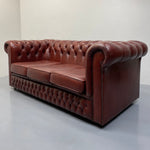 Load image into Gallery viewer, Buttoned Vintage Chesterfield Maroon
