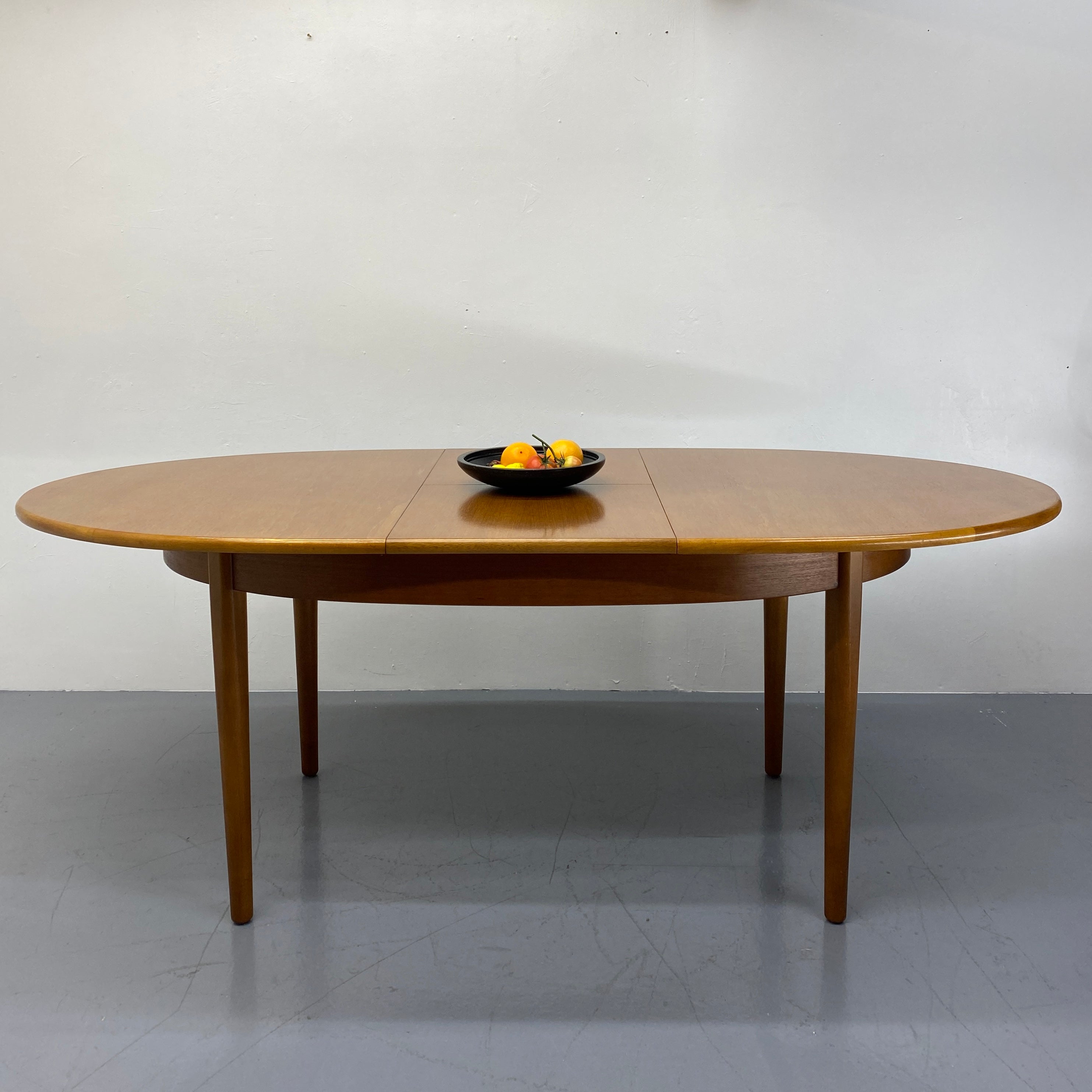 EXTENDED dINING tABLE