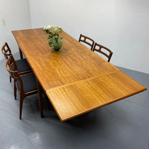 Extendable Johannes Anderson Dining Table Seats 10/12