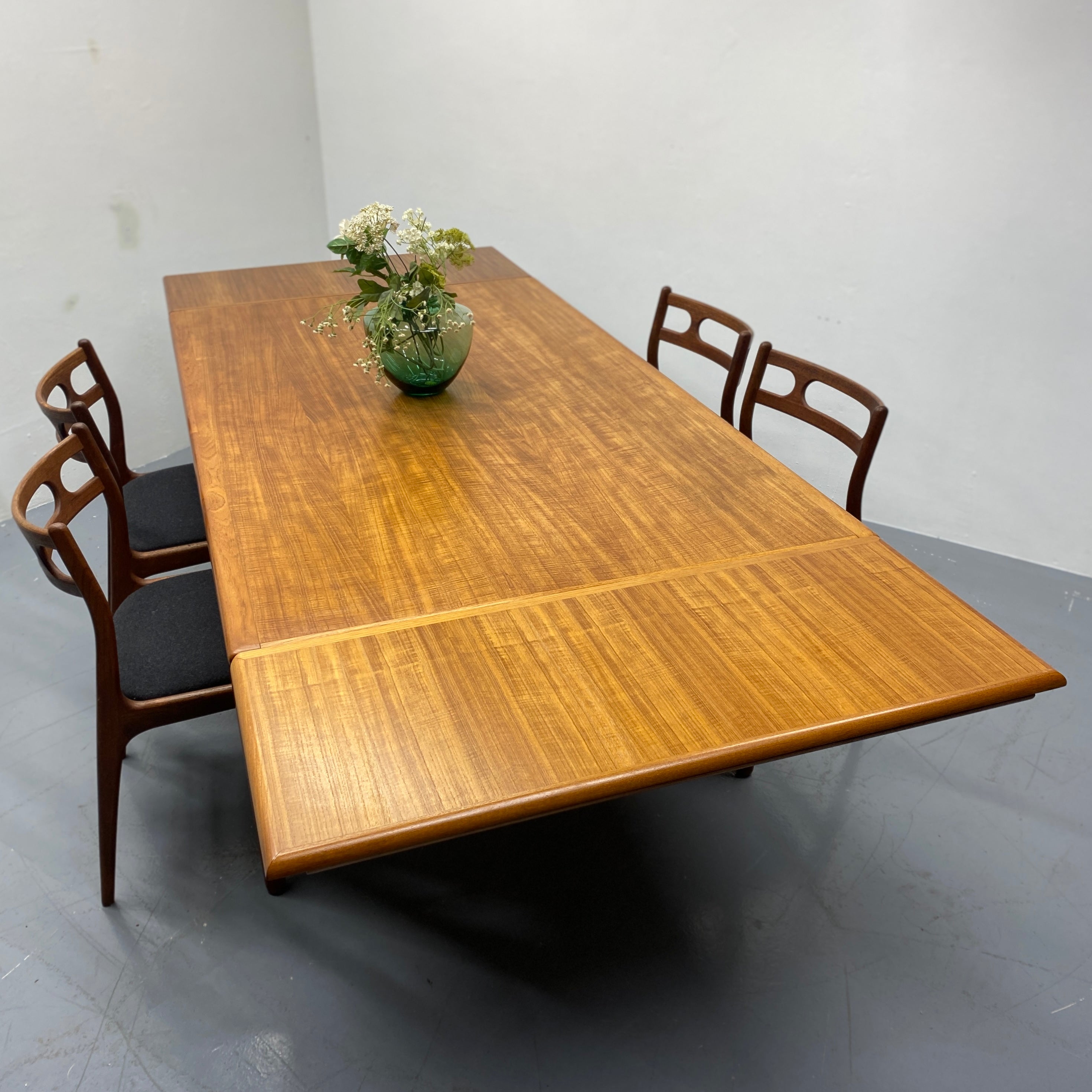 Johannes Anderson Dining Table Seats 10/12