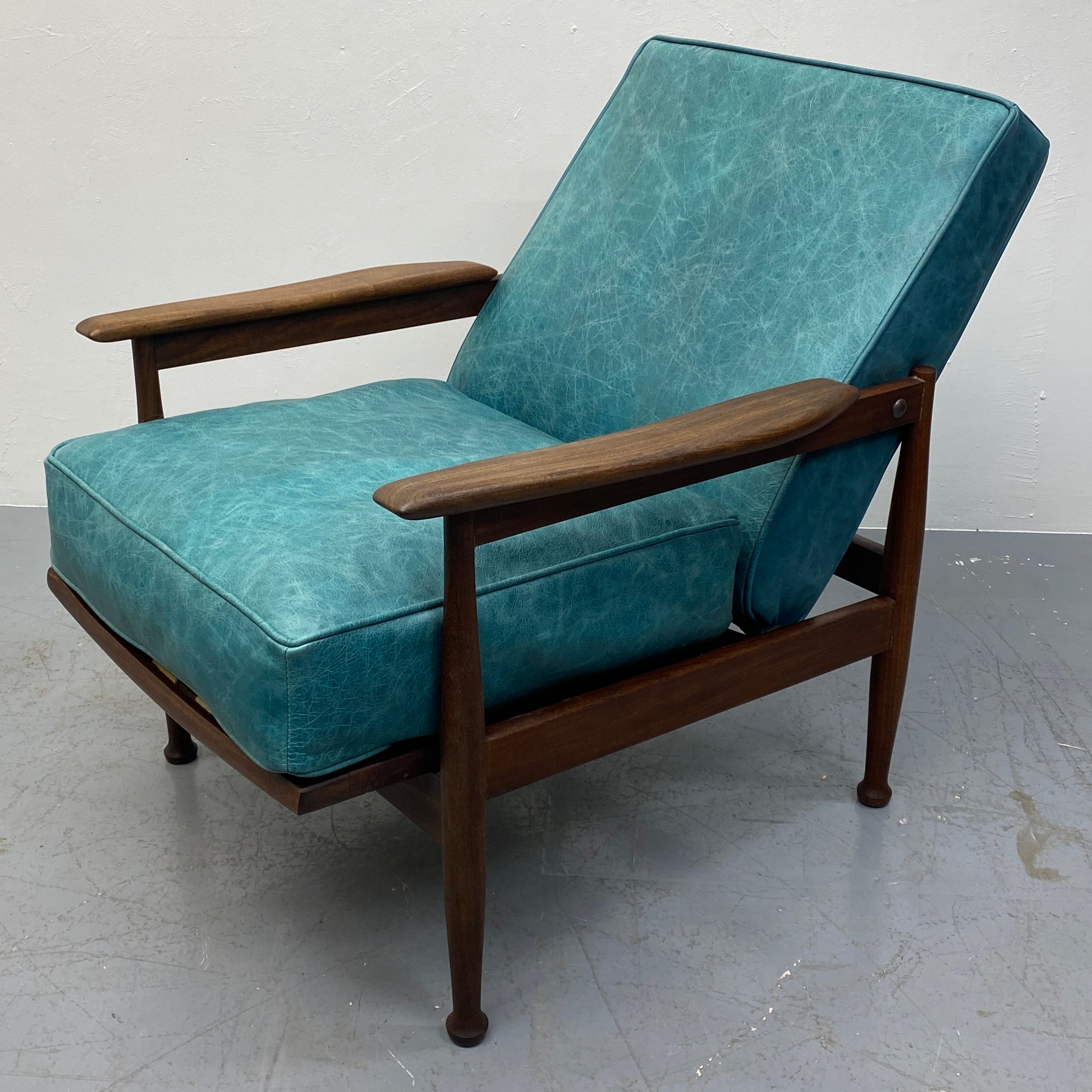 Reclined Lounge Chair