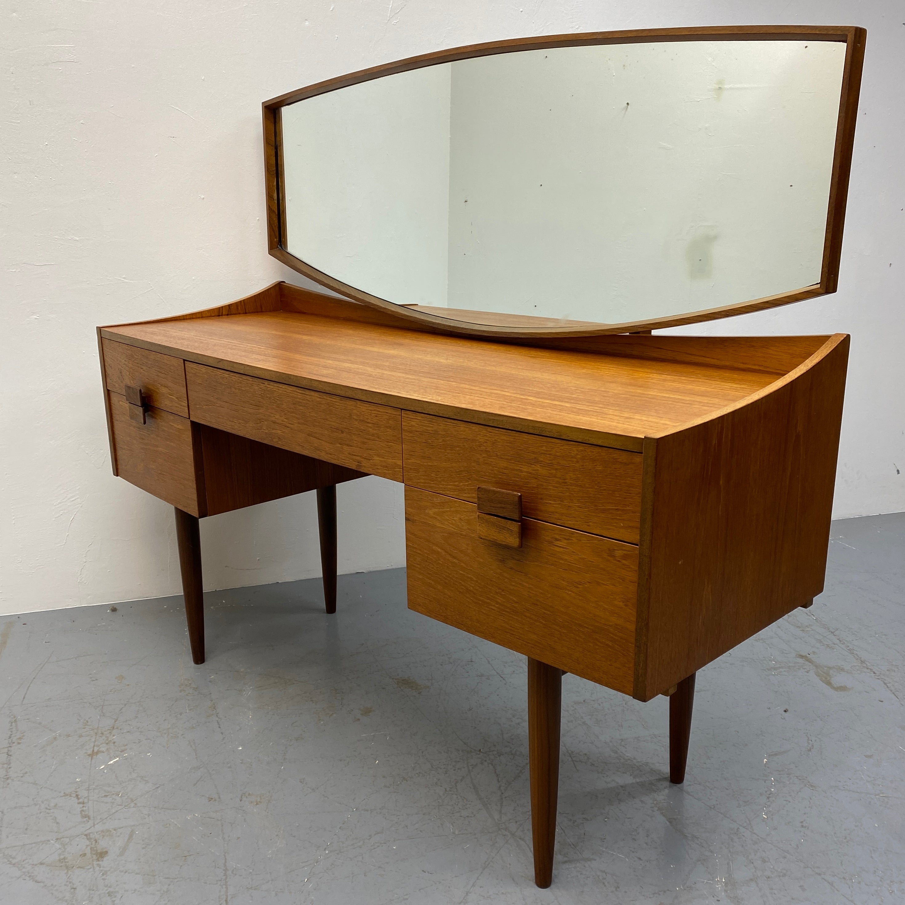 Teak dressing table with mirror discount