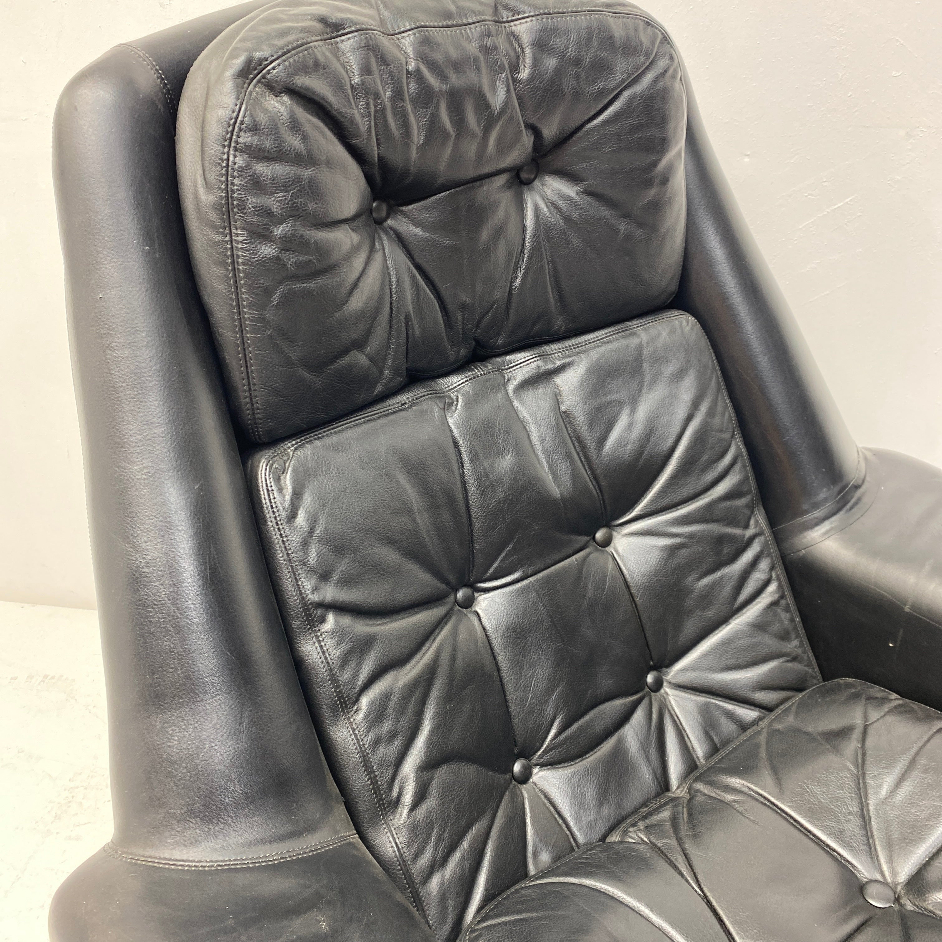 Black Leather Danish Leather Lounge Chair