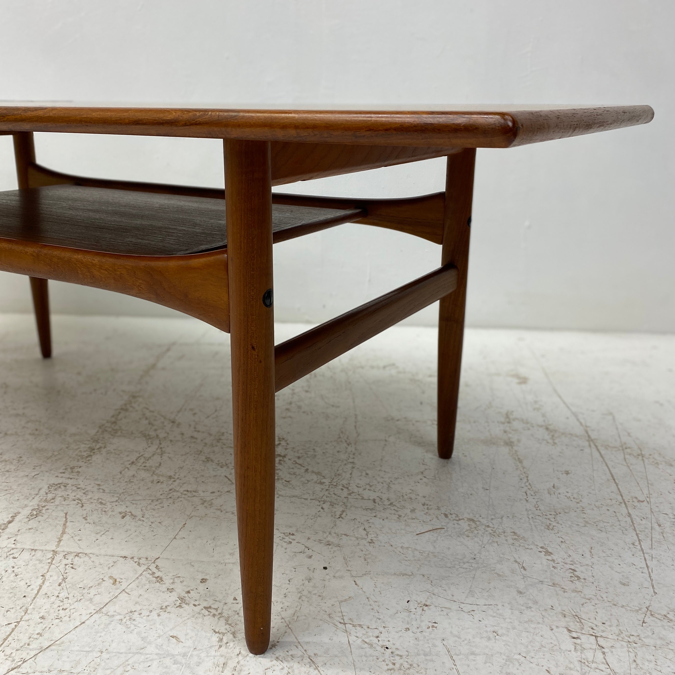 Midcentury Elegant Coffee Table 