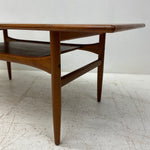 Load image into Gallery viewer, Midcentury Elegant Coffee Table 
