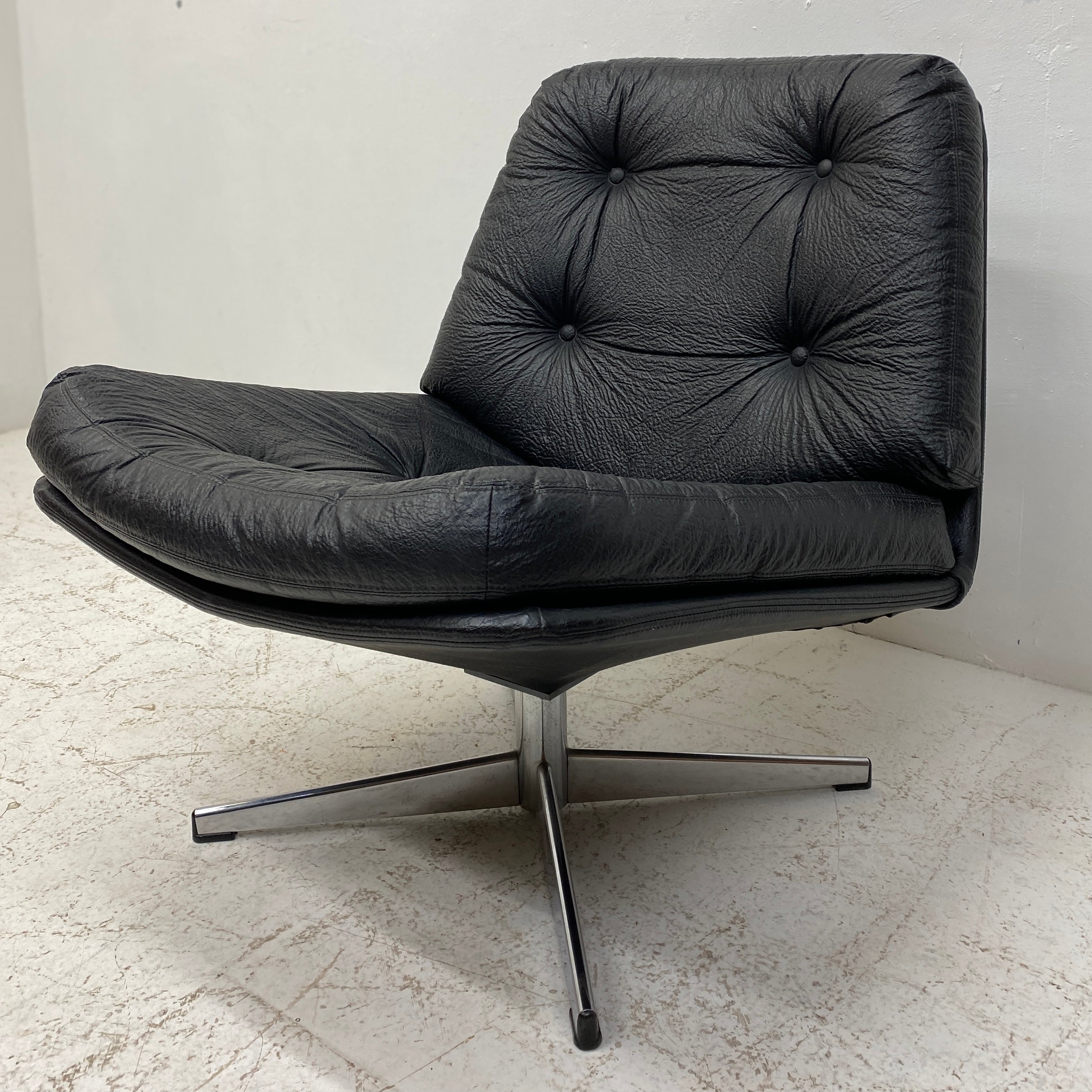 Retro 1960s Lounge Chair Swivel