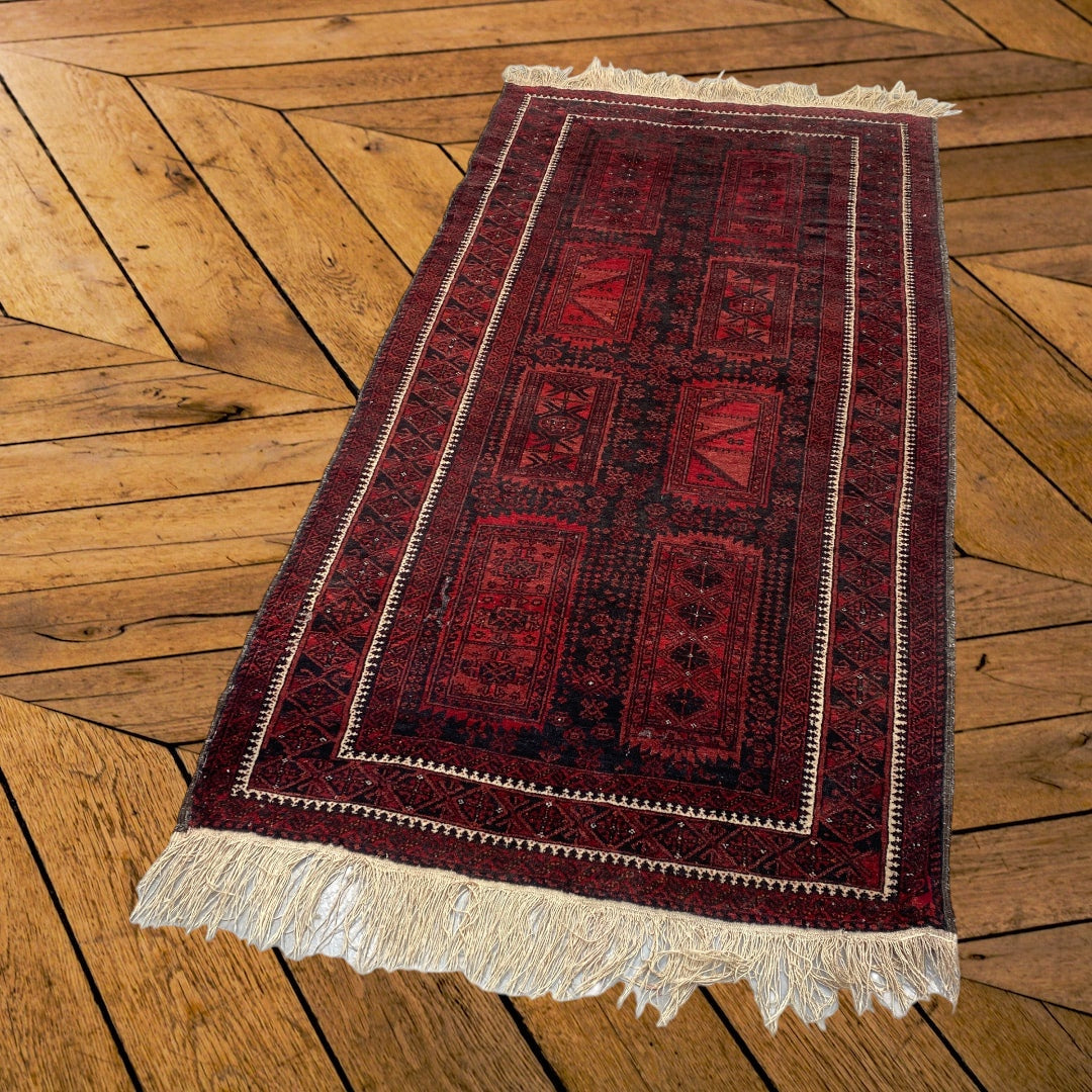 oN wOODEN fLOOR Vintage Persian Rug