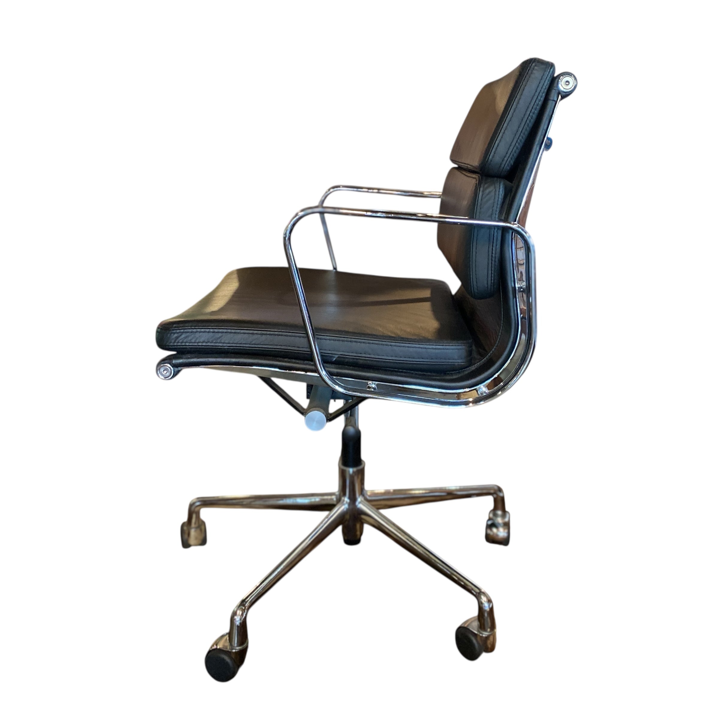 Side profile of chair with modern arm rest