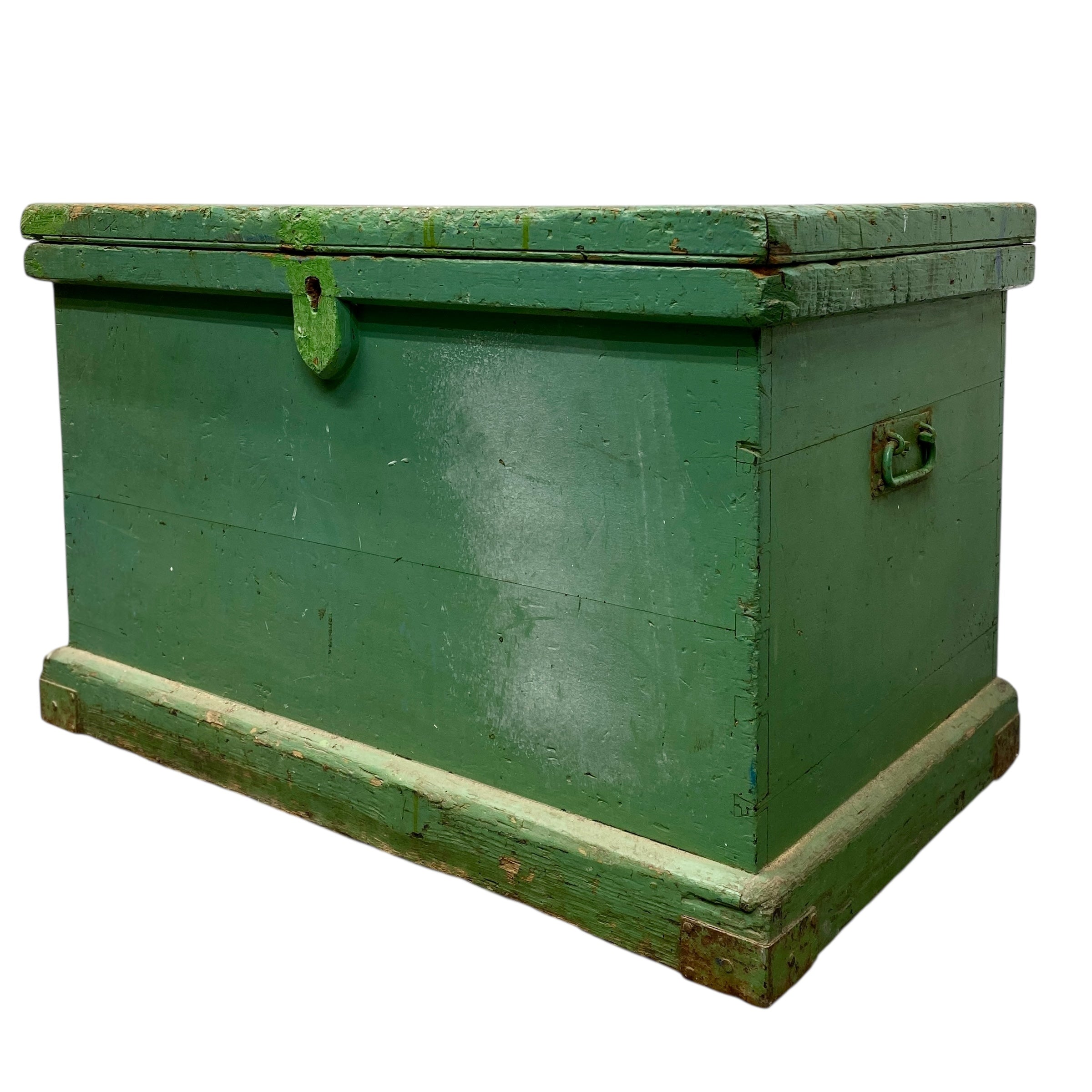 green trunk blanket box