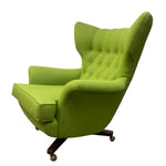 Load image into Gallery viewer, Green armchair with tufted backrest on a white background
