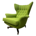 Load image into Gallery viewer, Green armchair with tufted backrest on a white background
