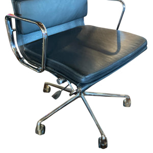 seat pad profile and lower side of chair