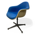 Load image into Gallery viewer, Swivel Eames Chair
