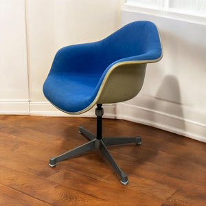 Wooden Floor Herman Miller Eames Shell Chair