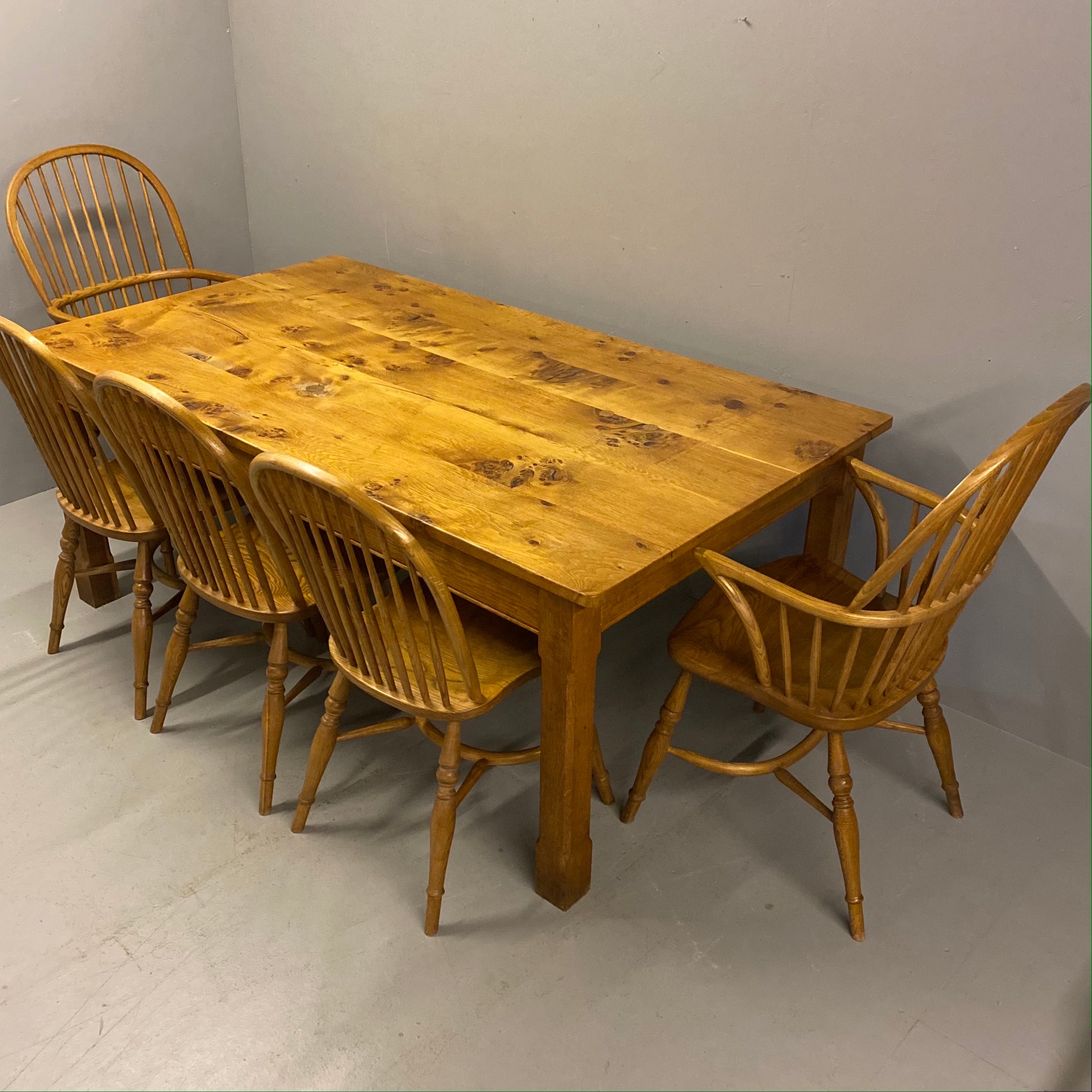 Pippy Dining Table