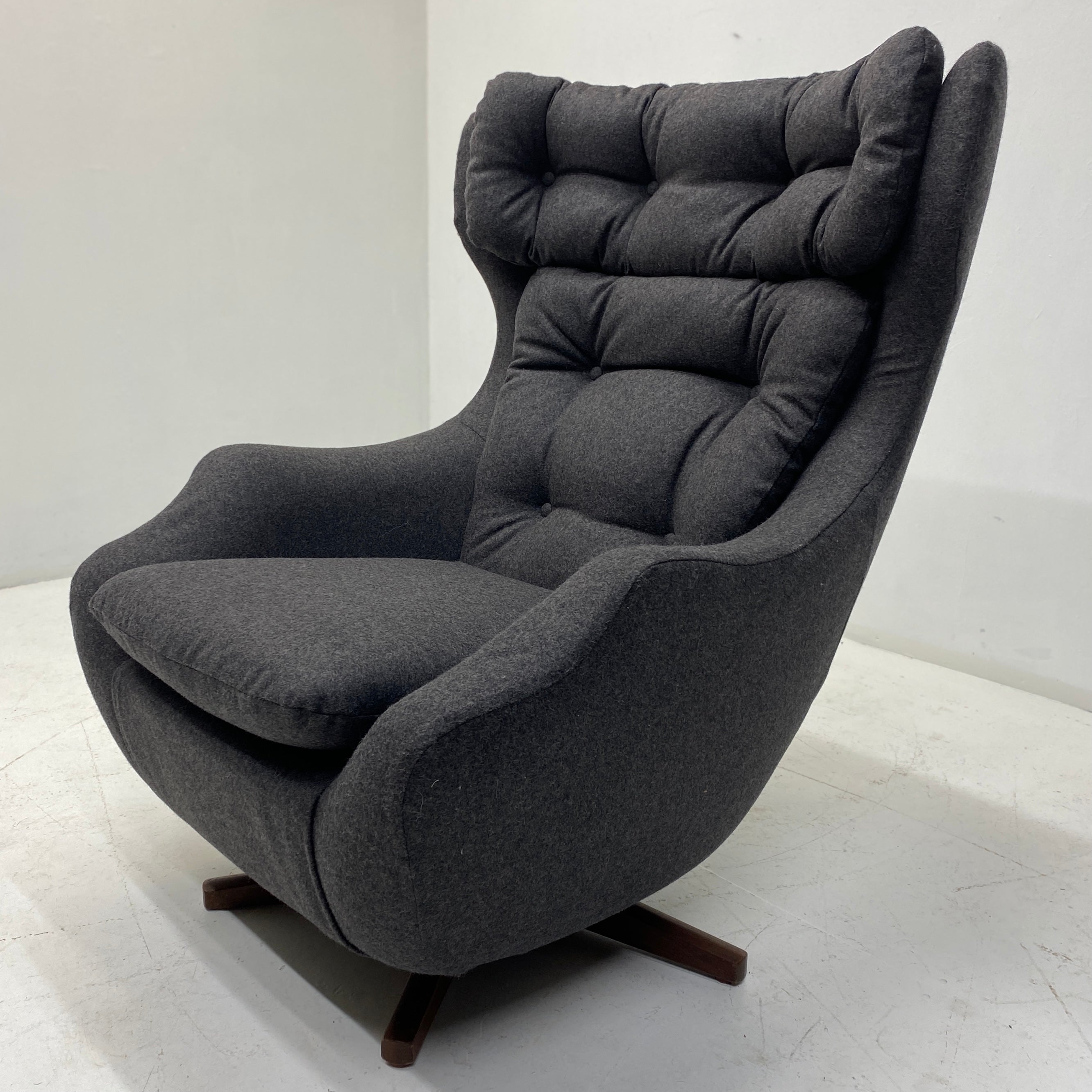 Side On Parker Knoll Statesman Taupe