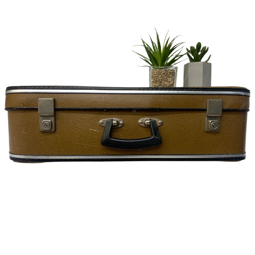 Suitcase Shelf 70's