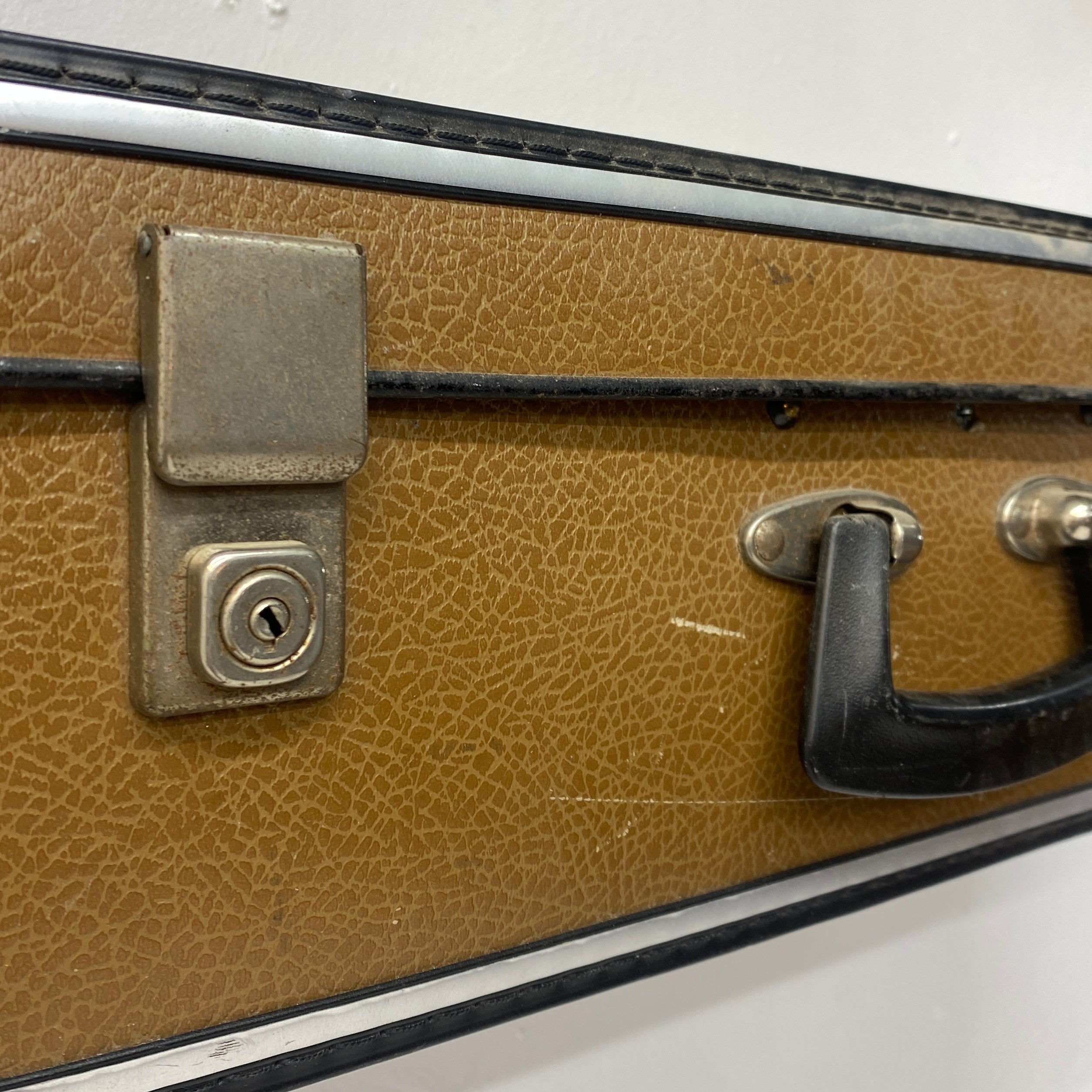 Lock Suitcase Shelf 70's