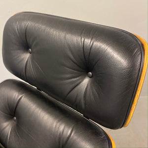 Black Leather Buttoned Eames chair back